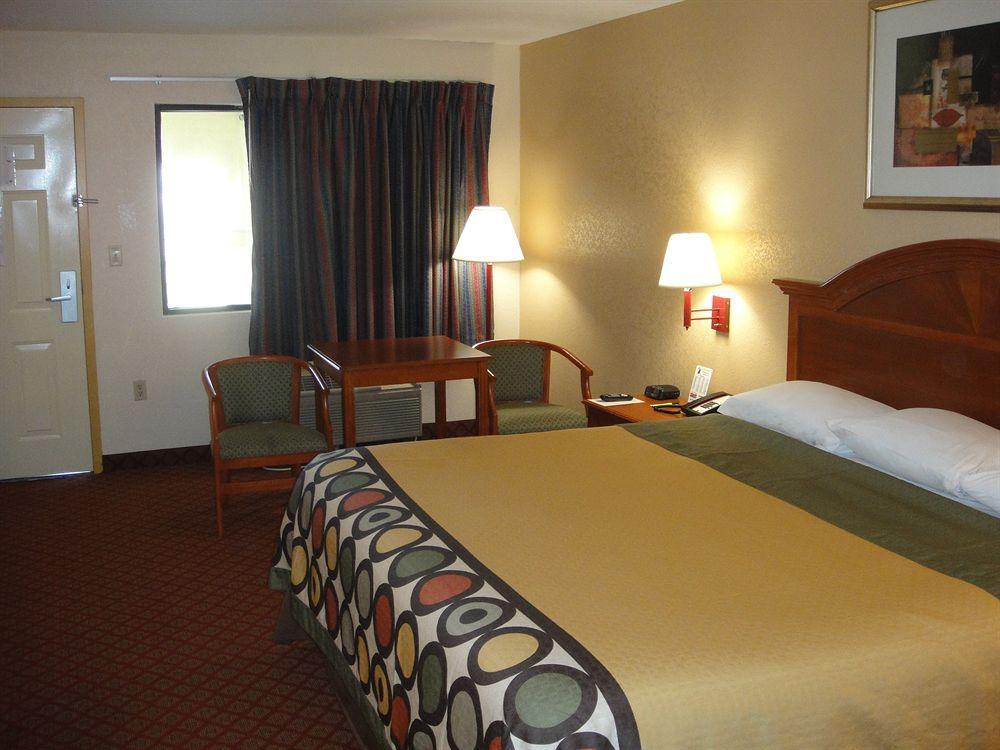 Super 8 By Wyndham Prattville Montgomery Eksteriør billede