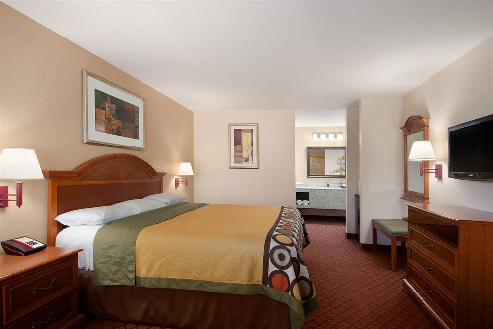 Super 8 By Wyndham Prattville Montgomery Eksteriør billede